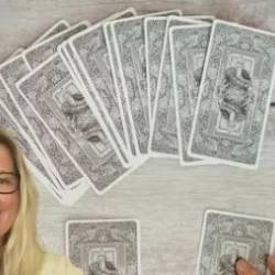 Master The Art Of Tarot Readings: Tarot Made Easy